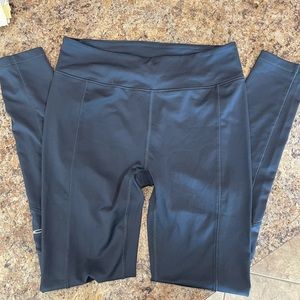 Steel gray UNDERARMOUR leggings. YL.